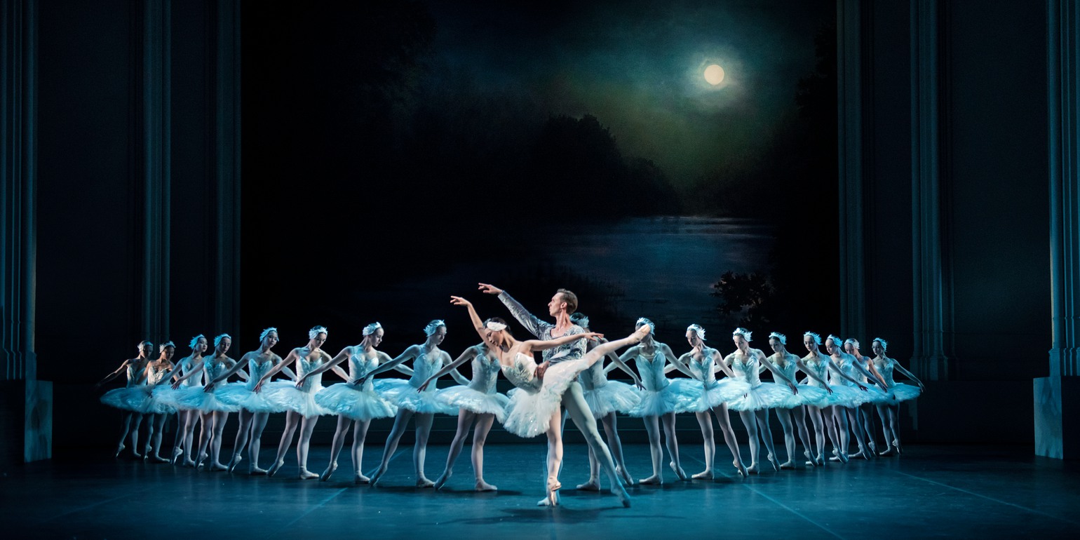 Nureyev's Swan Lake with the Royal Swedish Ballet