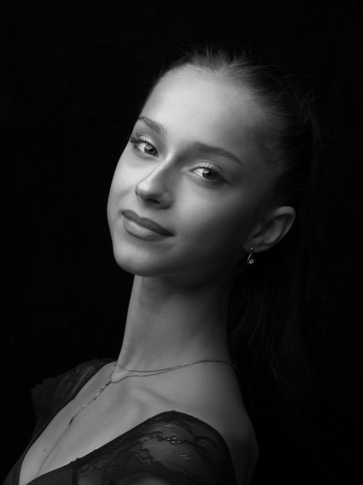 Chloe Hoffmann.jpg.