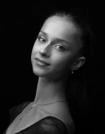 Chloe Hoffmann.jpg.