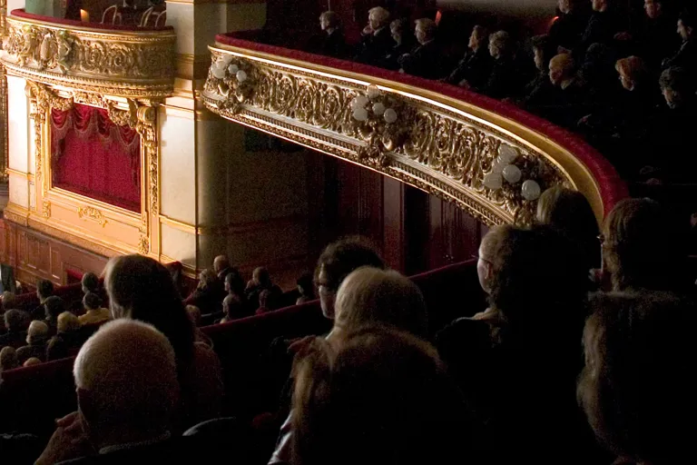 Fullsatt På Första Raden Kungliga Operan.