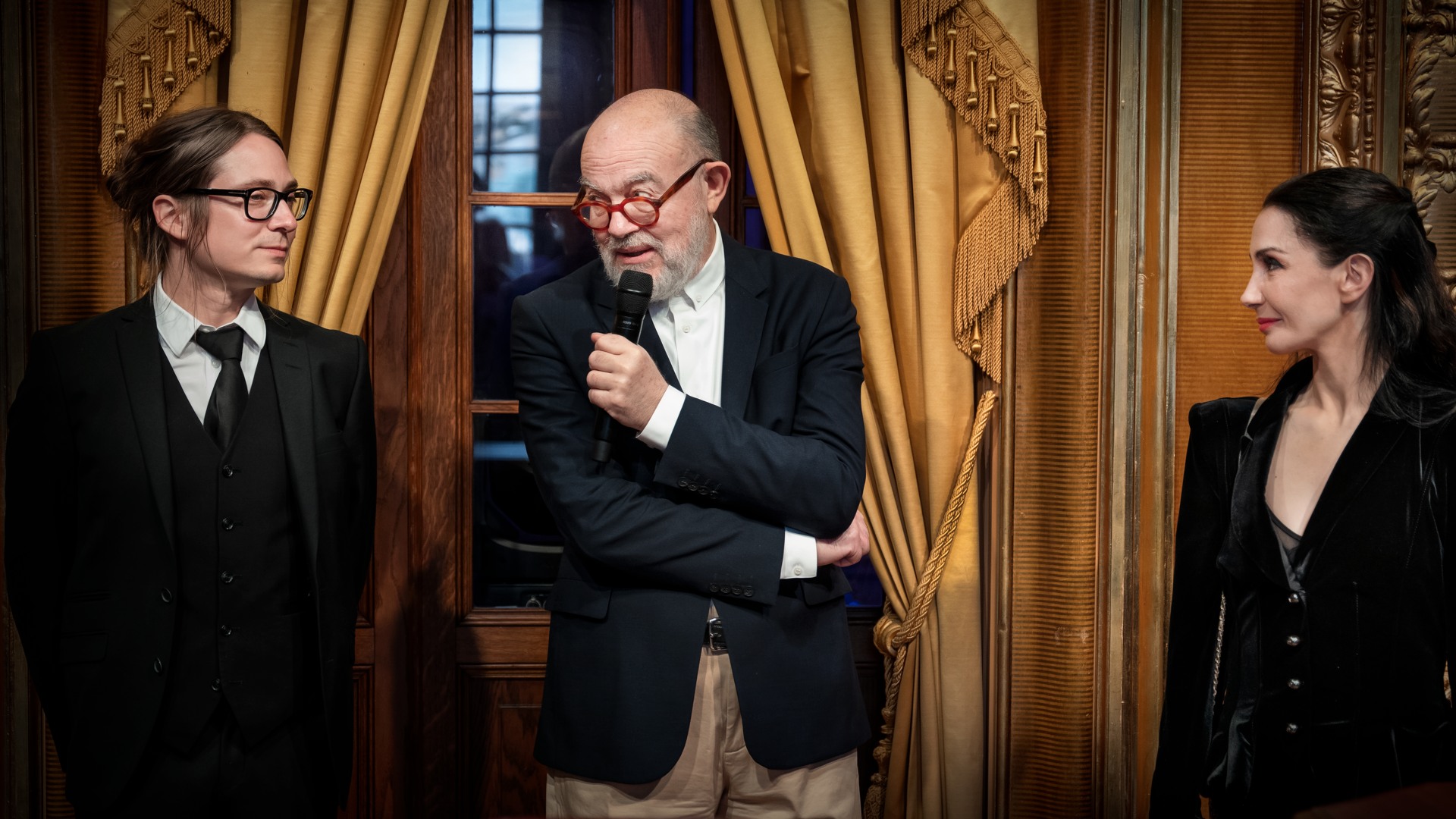 Premiärsamtal Askungen.