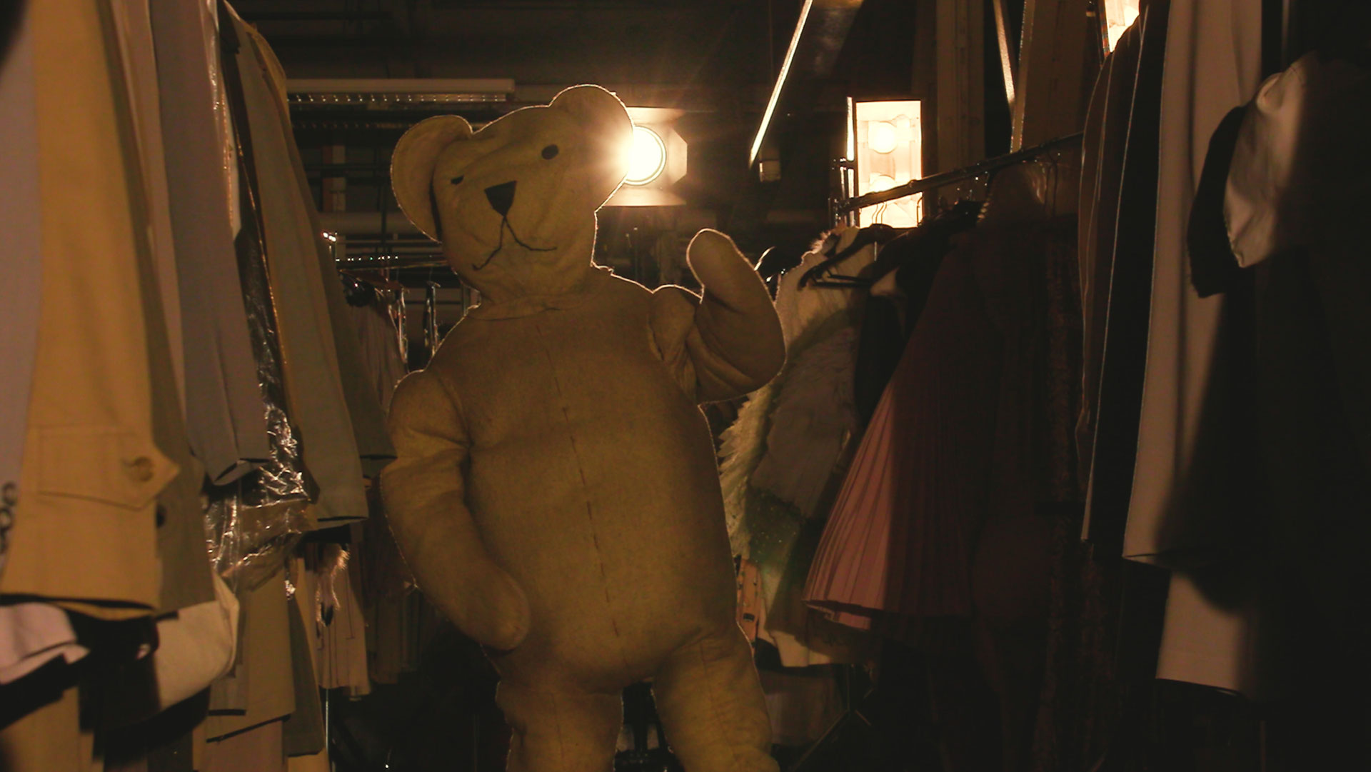 Magiska Huset I Kostymförrådet.