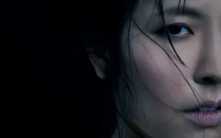 En närbild på ett kvinnoansikte som ser ledsamt ut.