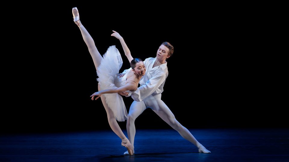 Suite en blanc med Kungliga Baletten.