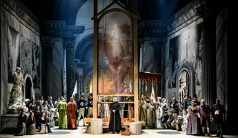A scene that gives the impression of being a church: different visitors mingle, including priests and soldiers.