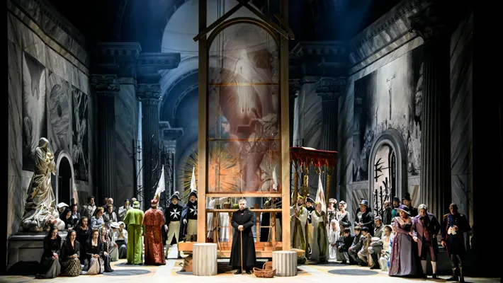 A scene that gives the impression of being a church: different visitors mingle, including priests and soldiers.